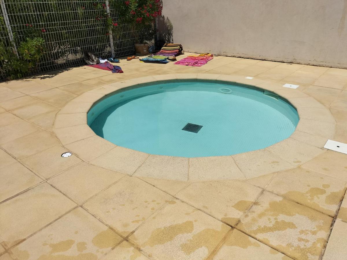 Maison Dans Une Residence De Vacances 加拉尔盖莱蒙蒂厄 外观 照片